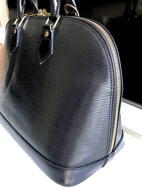 louis vuitton black epi alma bag